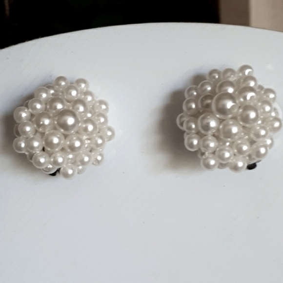 Vintage Pearls Clip On Earrings - Picture 2 of 6